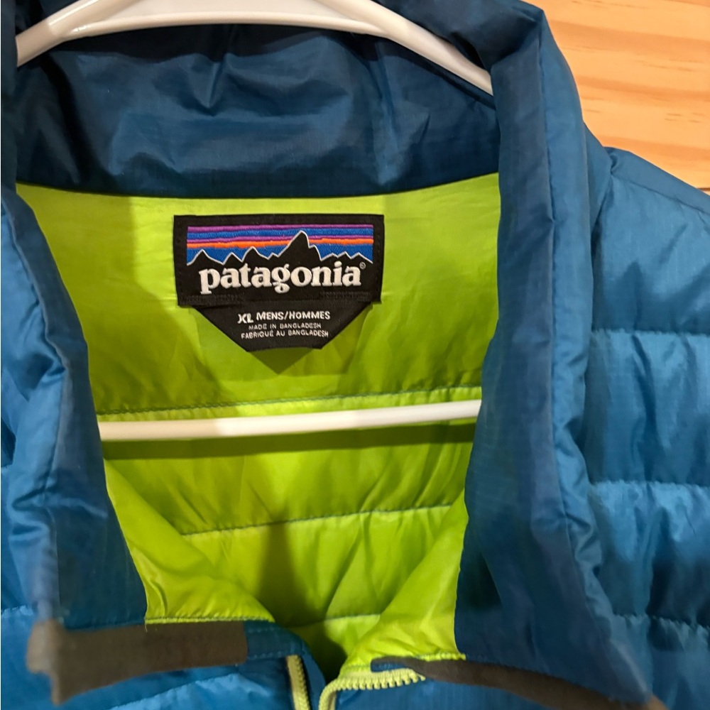 Patagonia Men's Teal and Lime Puffer Jacket - Picture 3 of 3